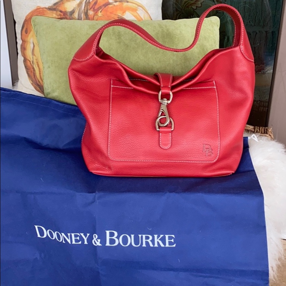 ✨Dooney & Bourke Hobo Bag w Lock✨